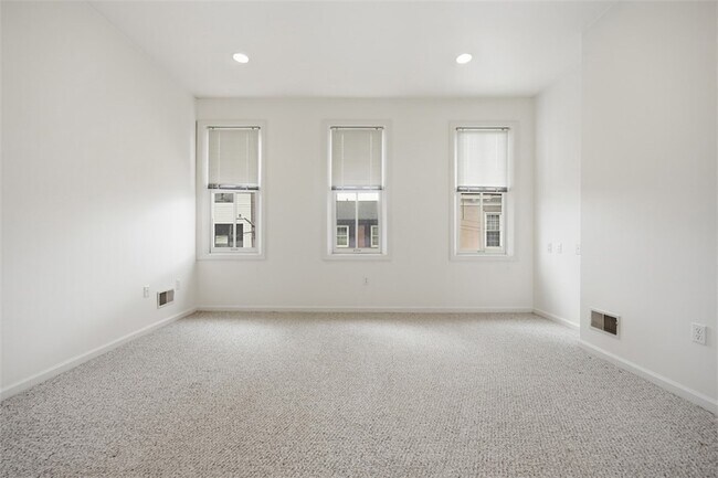 Building Photo - 326 Hailman St