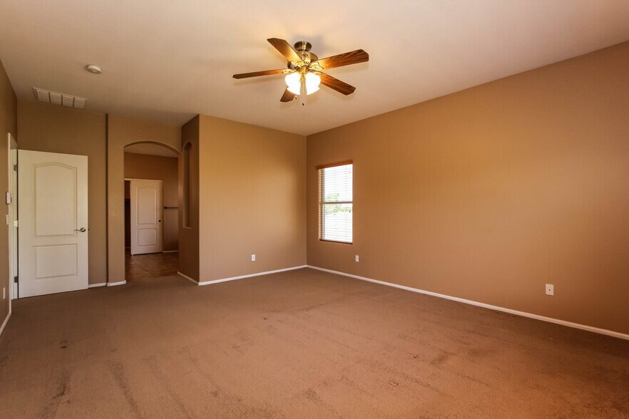Building Photo - 10574 W Salter Dr