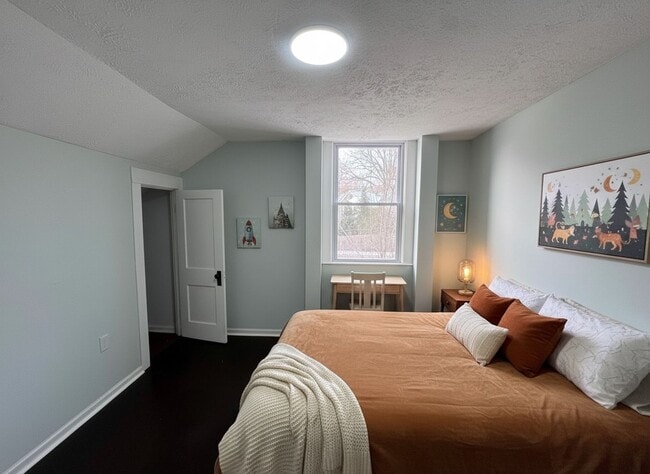 Building Photo - Comfort Meets Convenience: Beautiful 3-Bedroom Single-Family Home  Family-Friendly