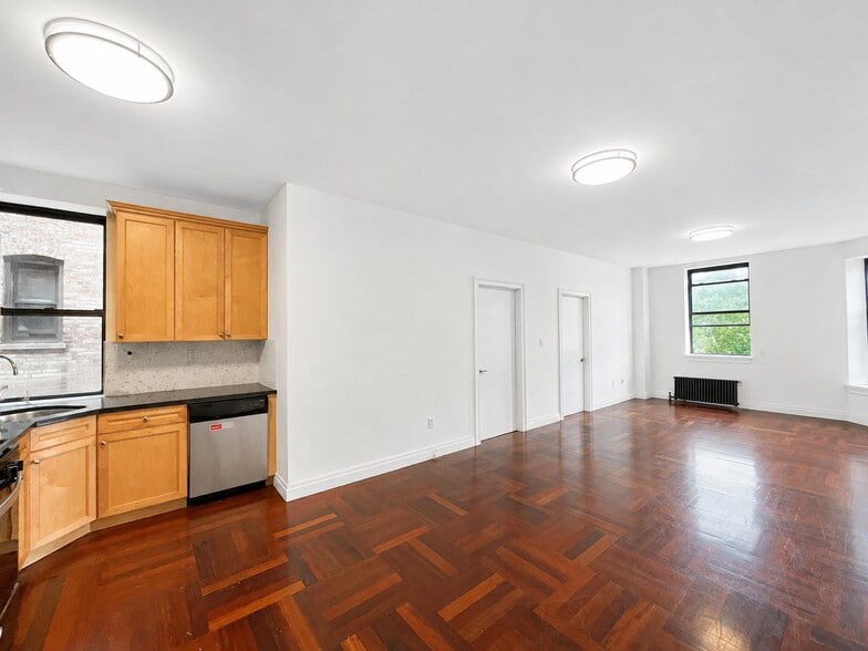 Building Photo - 601 W 137th St