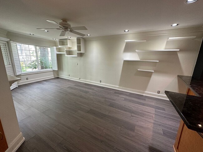Building Photo - Morningside on the Lake Downstairs 1 Bedroom 1 Bath