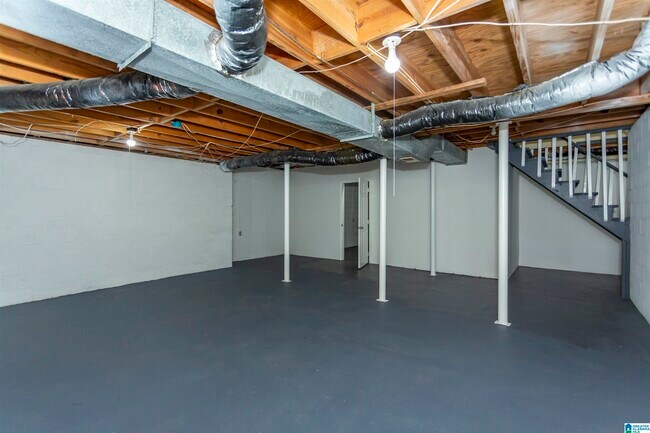 Building Photo - 917 Old Oak Trce