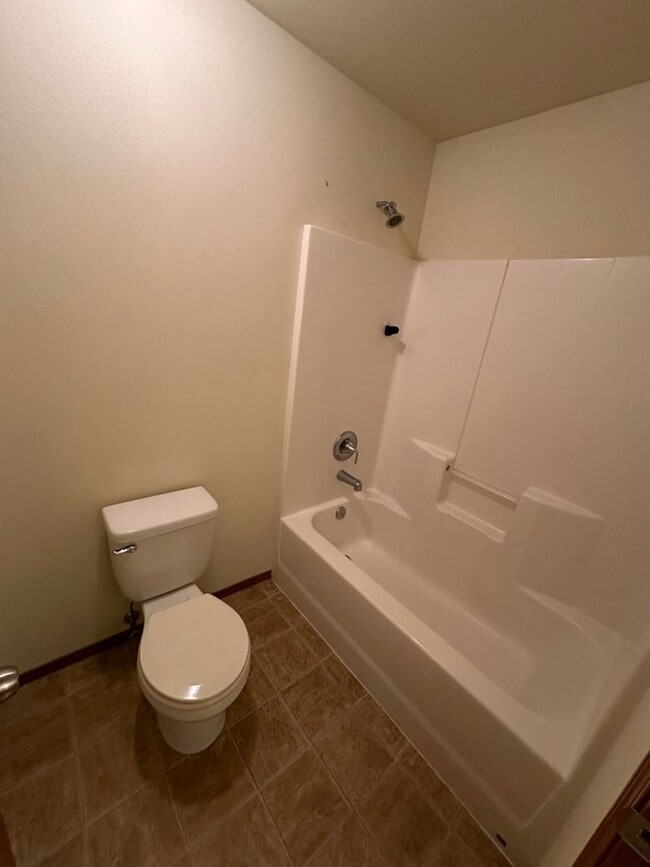 Building Photo - Beautiful 4 Bedroom / 3 Bath Home