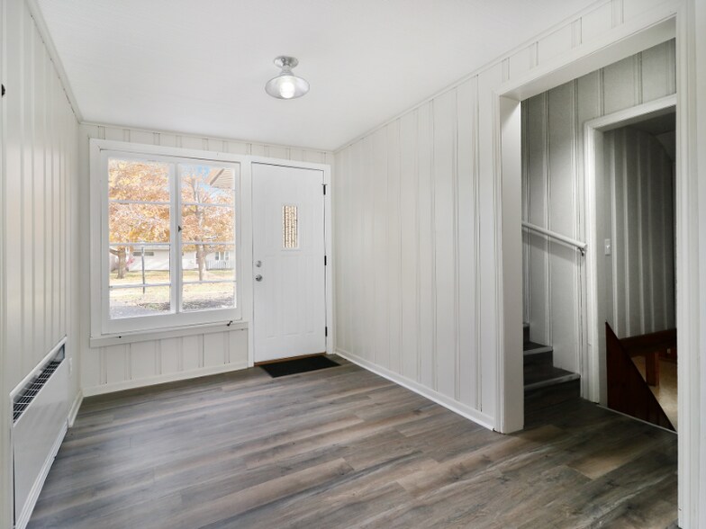 Building Photo - 1005 Barthelme Ave