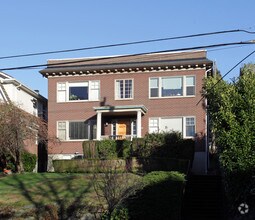 Building Photo - 2726 Franklin Ave E