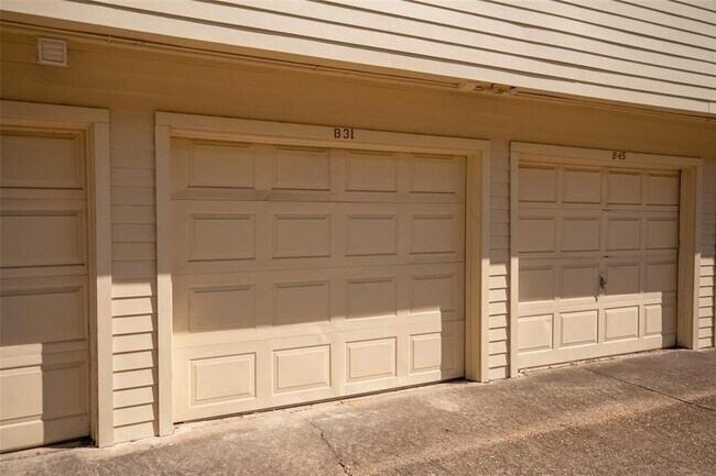 Building Photo - 2425 Holly Hall St