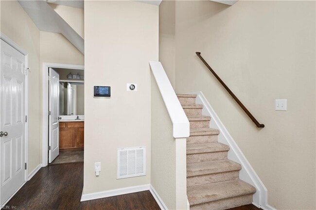 Building Photo - 4956 Almandine Ave