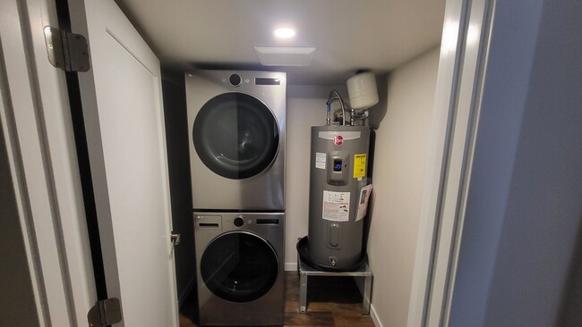 Building Photo - 1460 NW Newport Ave