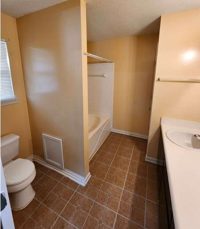 Building Photo - 2411 Fernando Ct