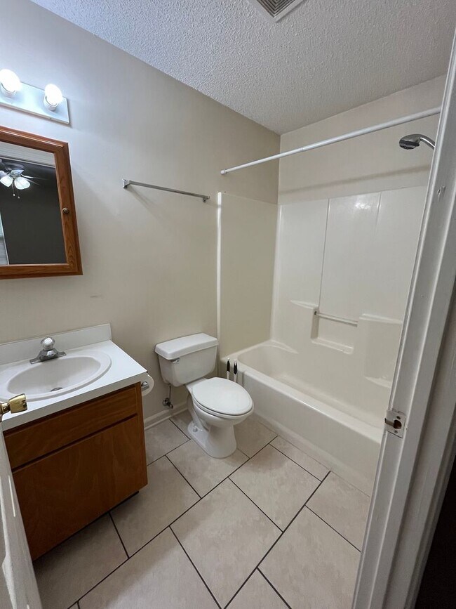 Building Photo - 441 AdmiralsWalk Dr