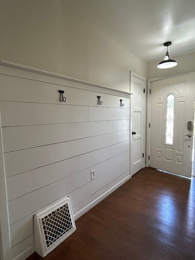 Building Photo - NEW LISTING In Desirable N. Richland Neigh...