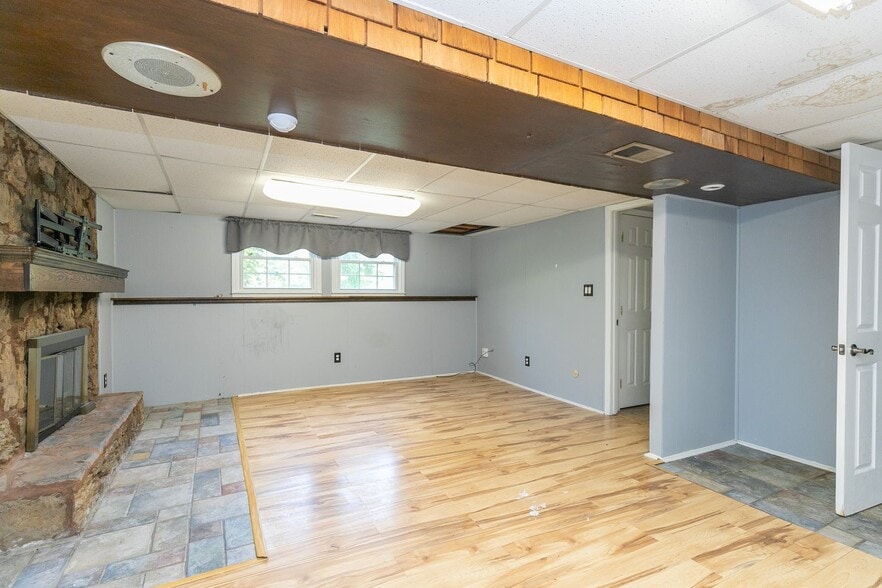 Building Photo - 4020 S Crackerneck Rd