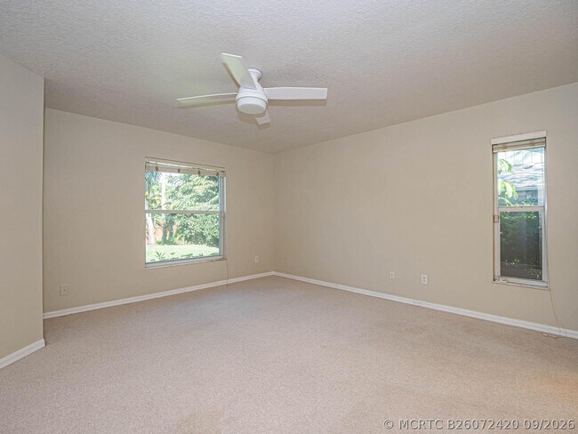 Building Photo - 141 39th Dr