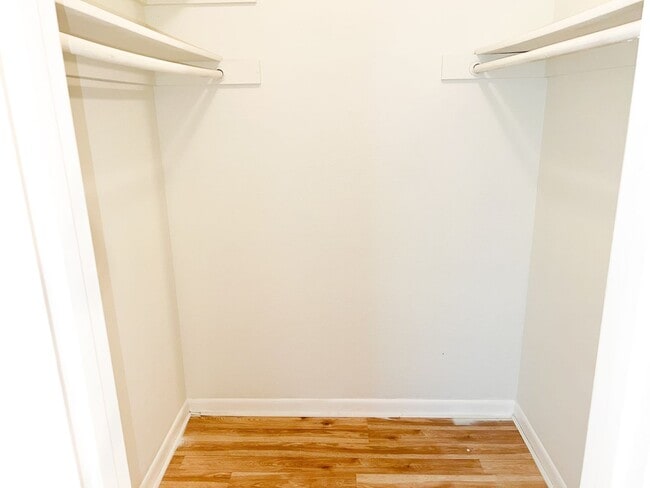 Building Photo - MOVE IN NOW!! Water included! Spacious 3 x2 on 2nd floor with screened in porch!! All tile floors!!