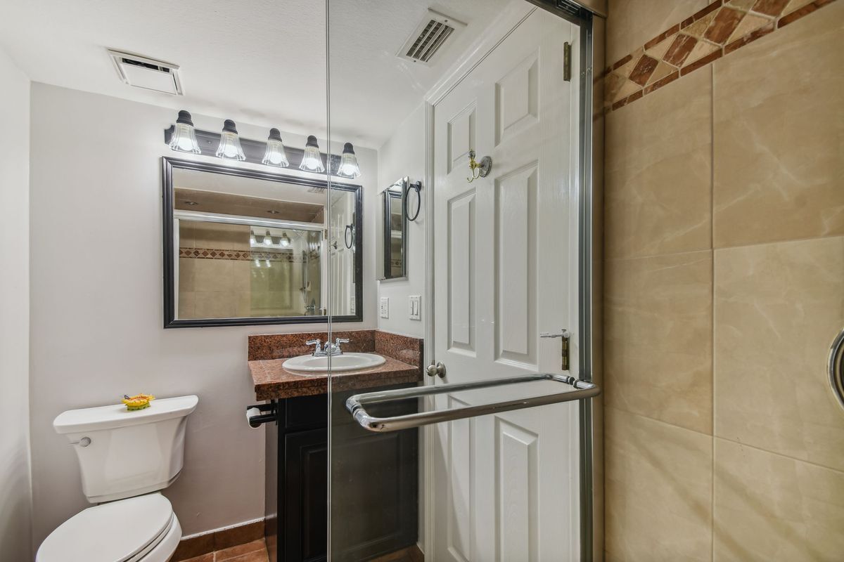 Building Photo - 5558 Baywater Dr