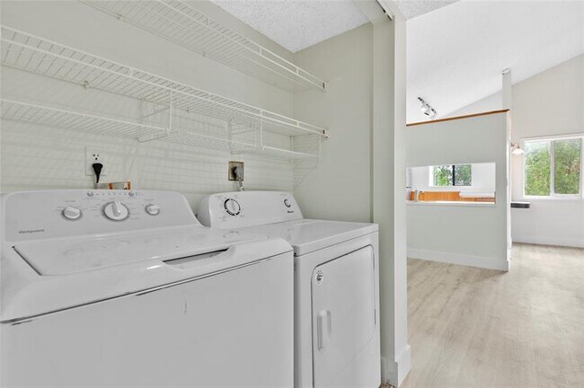 Building Photo - 610 Gardens Dr