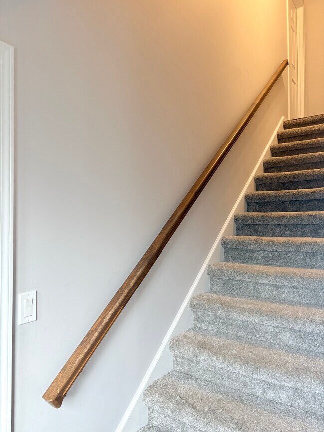 Building Photo - 1016 Lois Ln