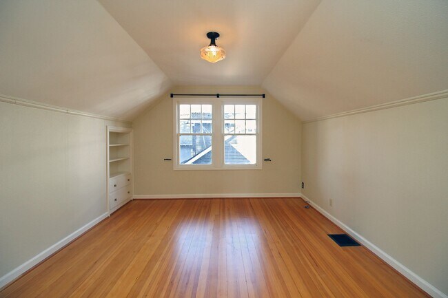 Building Photo - Spectacular 3 Bed English Tudor in the Per...