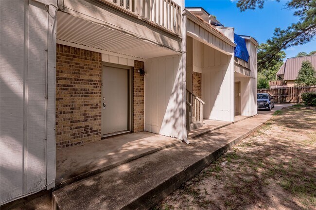 Building Photo - 1329 Windsor St