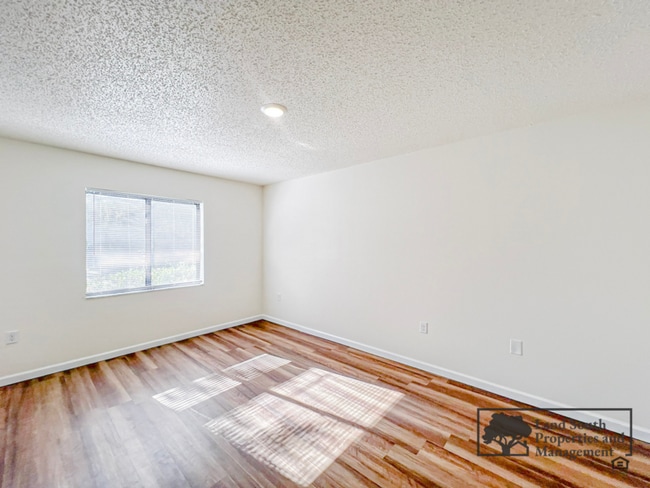 Building Photo - 124 Rosalynn Cir