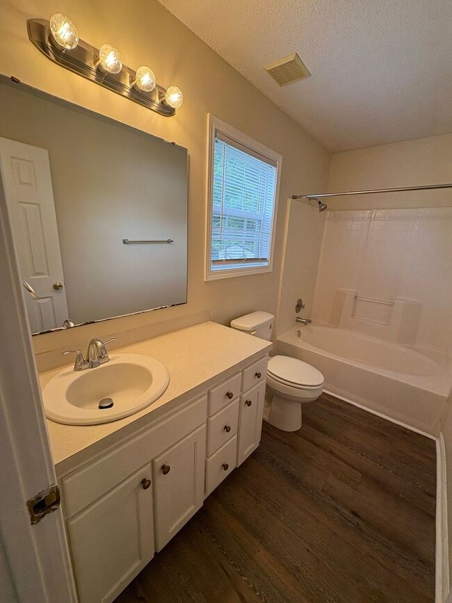 Building Photo - 3-Bedroom, 2-Bath Home in Taylor Oaks