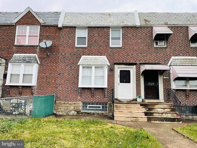 Building Photo - 2129 Longshore Ave