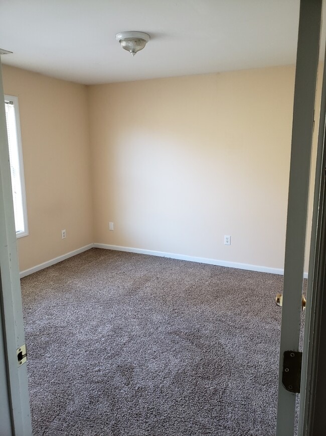 Building Photo - 216 Anna St