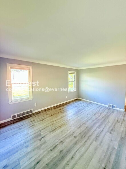 Building Photo - 5134 Hereford St