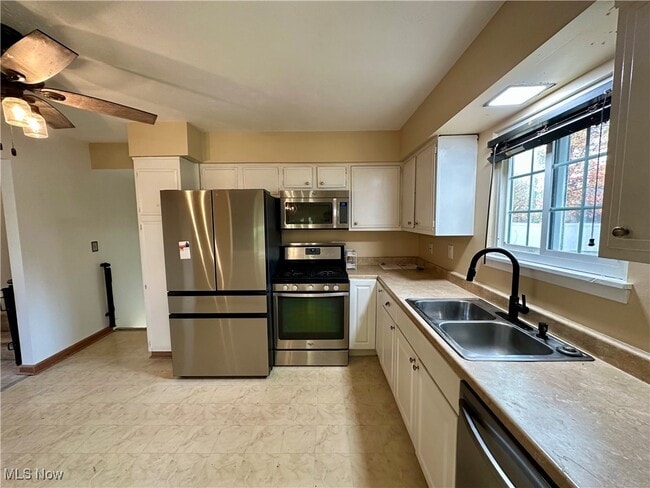 Building Photo - 6192 Jaycox Rd