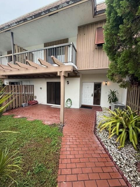 Primary Photo - 6845 NW 169th St