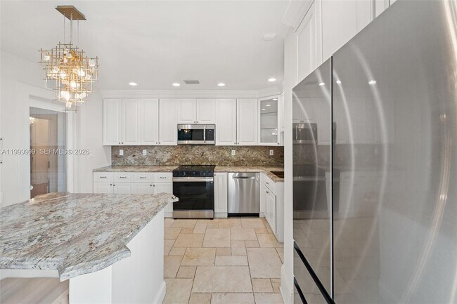 Building Photo - 415 Aledo Ave