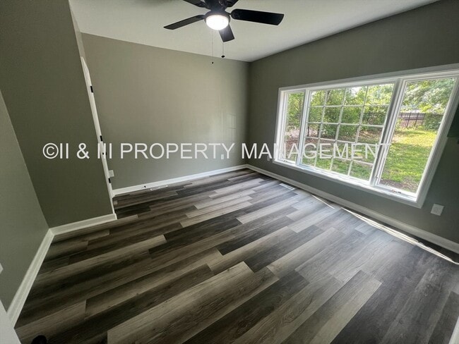 Building Photo - 310 W Poplar St