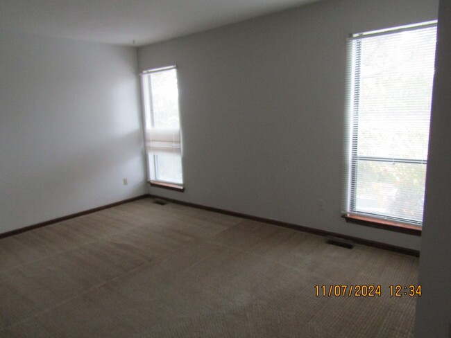 Building Photo - 2 BED / 1.5 BATH CONDO