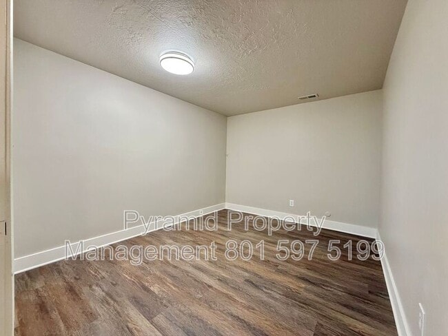 Building Photo - 250 N 360 W