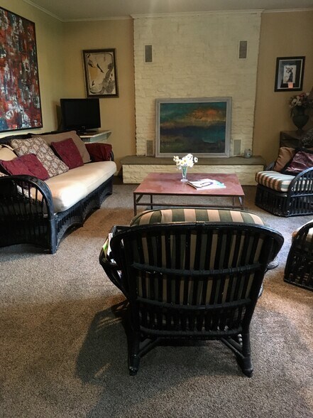 Building Photo - 5309 N River Rd