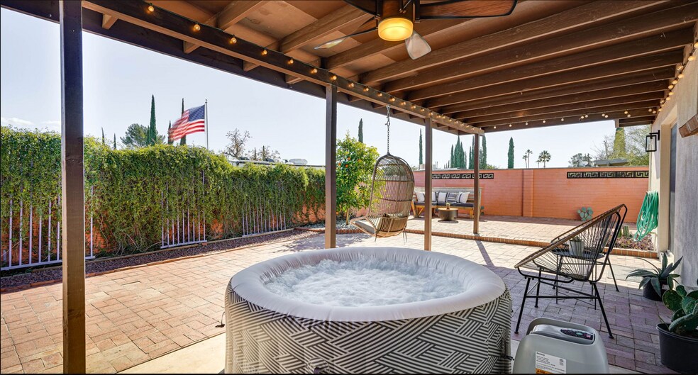 Patio Spa - 2217 S Oak Park Dr