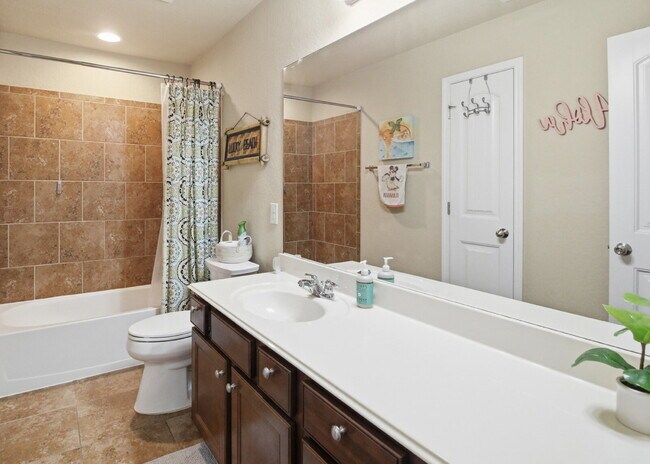 Building Photo - Dual Primary Suites, Screened Porch, and Office in Highland Grove