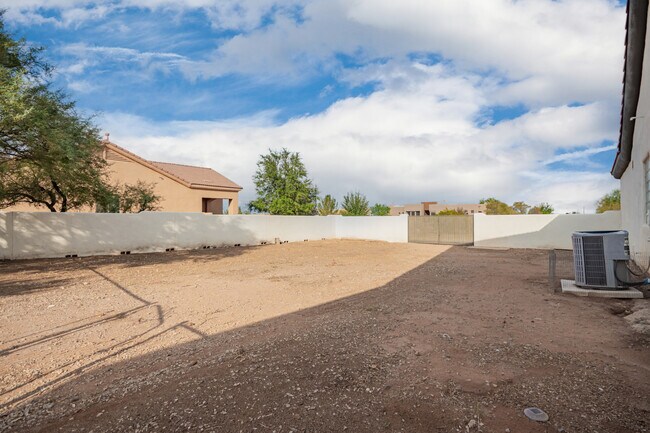 Building Photo - 10335 N Tall Cotton Dr