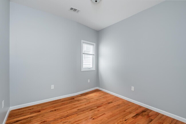 Building Photo - 164 Avenue B