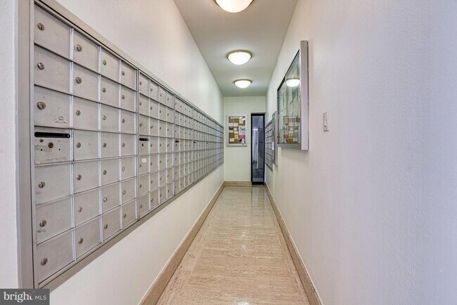 Building Photo - 1300 Army Navy Dr