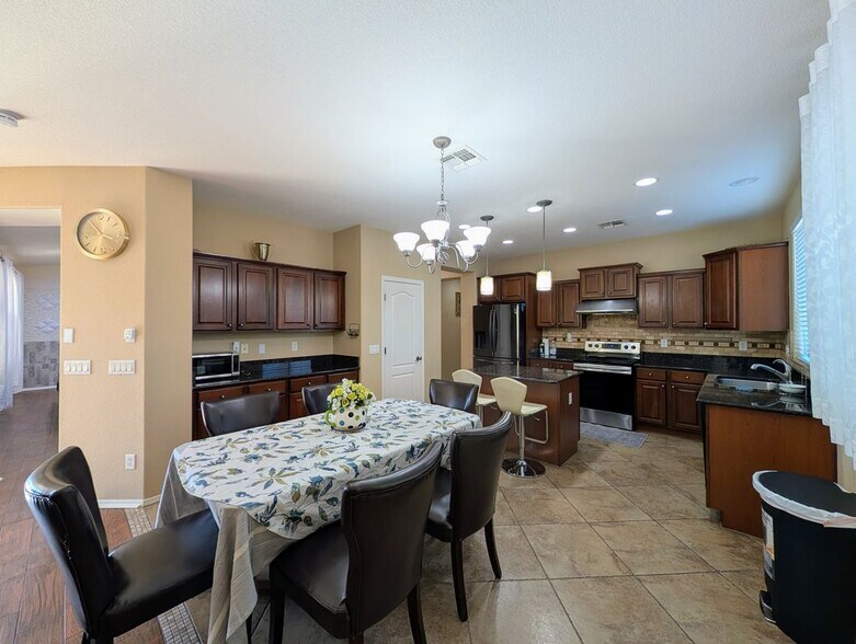 Building Photo - 14309 W Caribbean Ln