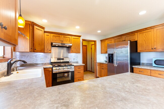 Building Photo - 6311 Fairway Dr NW