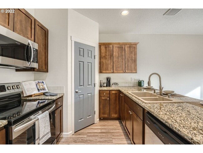 Building Photo - Modern Comfort in a Quiet, Beautiful Neighborhood – 3 Bed, 2.5 Bath Home