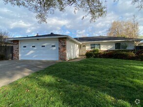 Building Photo - Beautiful 3 BDRM, 2 BATH Home w/ American ...