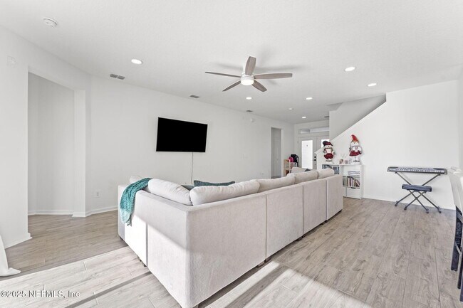 Building Photo - 577 Archstone Wy
