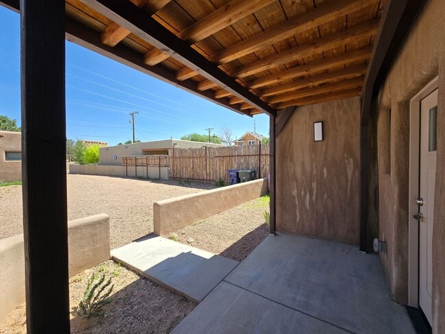Building Photo - 1708 Cam Peralta