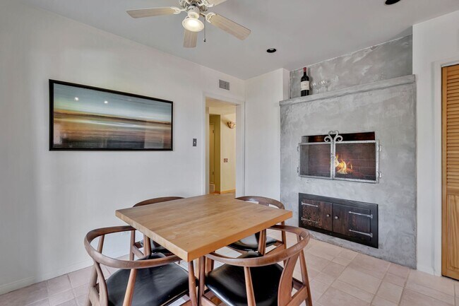 Building Photo - HOLIDAY SPECIAL***2 WEEKS FREE** 3 Bed/2 Bath Oasis in Royal Woods - Available Now