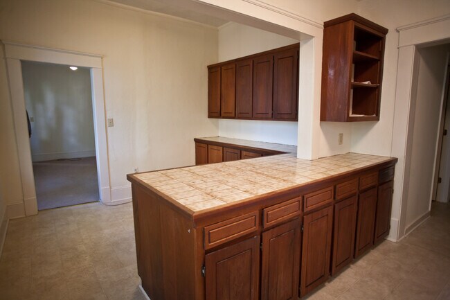 Building Photo - Live in a historic house close to UNC - Cameron-McCauley Historic District!