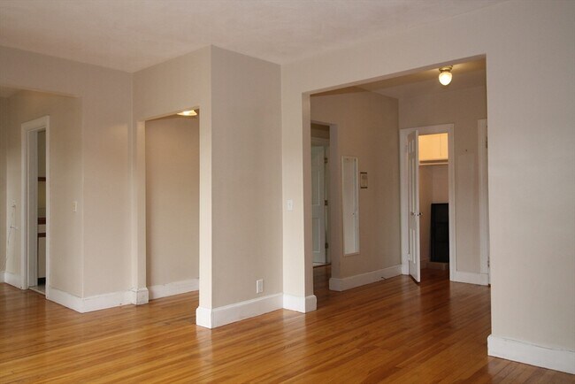 Building Photo - 97 Strathmore Rd