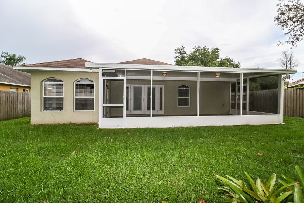 Building Photo - 1465 Lake Shore Ranch Dr